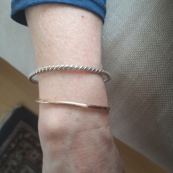 10k solid gold bangle - Picture 6 of 6